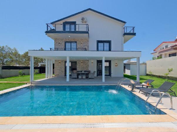 Villa Montira